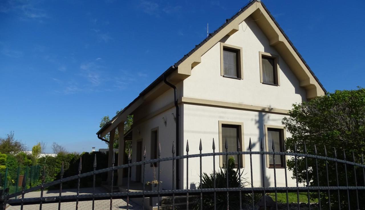 Kimy Home Mojmírovce Exterior photo