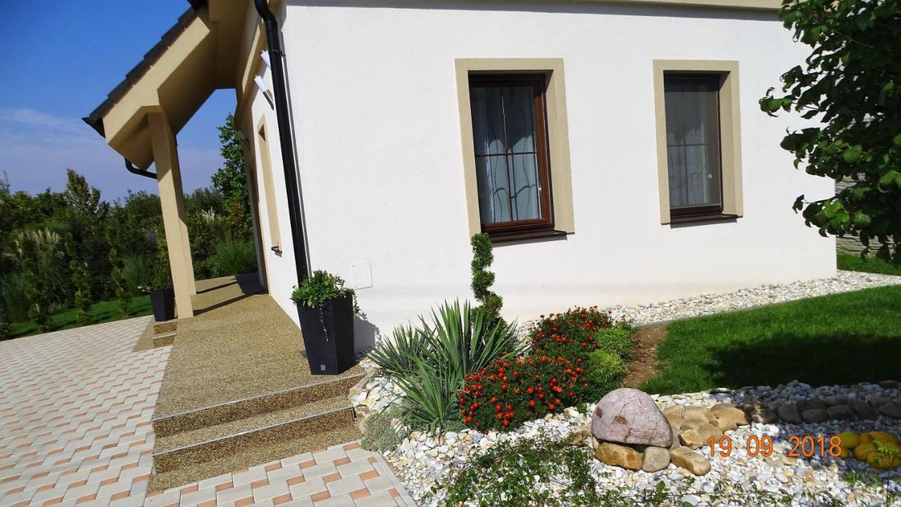 Kimy Home Mojmírovce Exterior photo